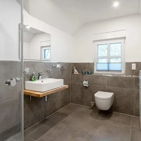 With 3 Bedrooms بيت للعطل *